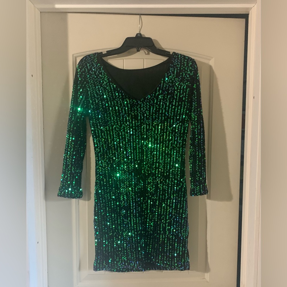 Vintage emerald iridescent sequin party dress! Size 2/4